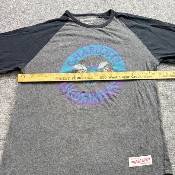 Mitchell & Ness Charlotte Hornets T Shirt Large Raglan 3/4 Sleeve Tee Distressed - Picture 13 of 16